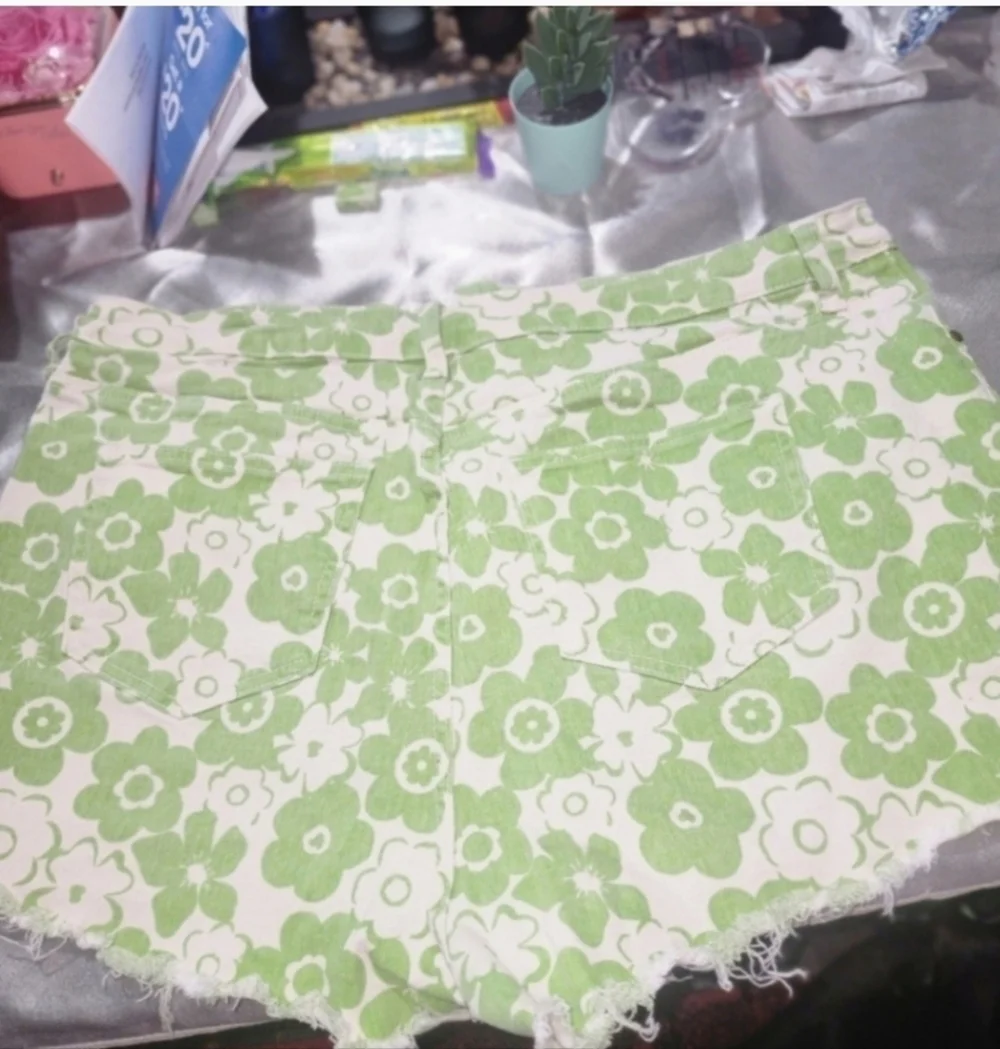 Nwot Fashion nova floral denim shorts 18
